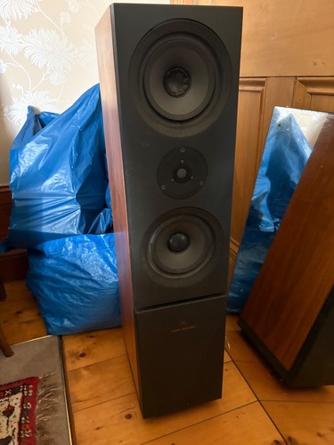 Two linn speaker and one - speaker,