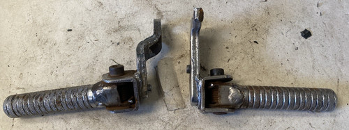 Yamaha front footrest - yamaha,