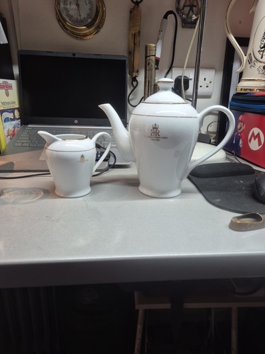 The queens golden jublee - queens, tea