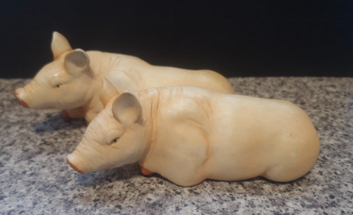 Ceramic pigs ornament made - ceramic, in