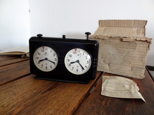 Bakelite chess clock - chess,
