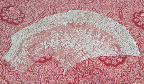 Antique creamy white brussels - creamy,