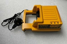 DeWALT DE9000 28V/36V Li-Ion Battery Charger - plug type G
