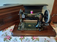 Bradbury's Family V.S. Sewing machine - Antique circa 1906 **Beautiful Decals**