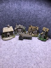 4X Leonardo Houses, 2 Are Leonardo Style