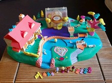 Vintage Polly Pocket Magnetic Magical Movin Pollyville 1996 96% Complete. 