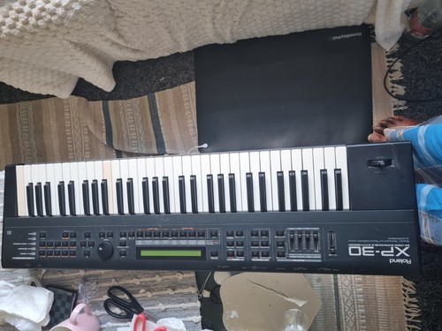 Roland 64 voice - xp-30,