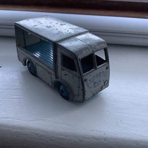 Dinky toys 30v electric - dinky, milk