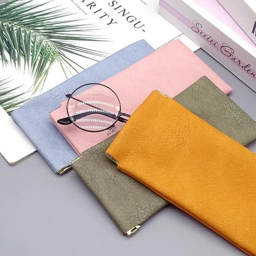 Magnetic glasses case with - glasses,