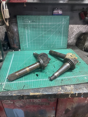 Pair front spindle rh - &,