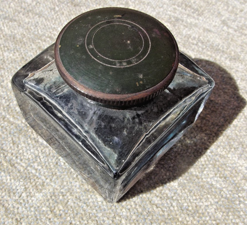 Writing slope box inkwell