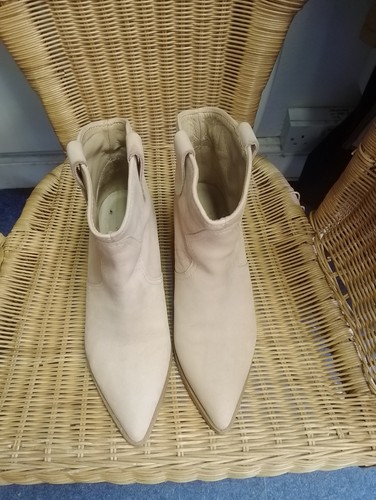 Worn once gino rossi cream - worn,