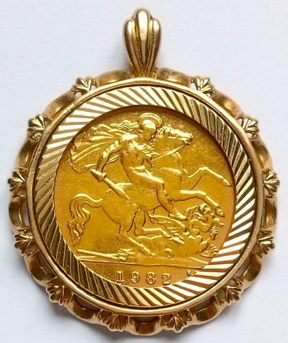 1982 half sovereign qeii - half,