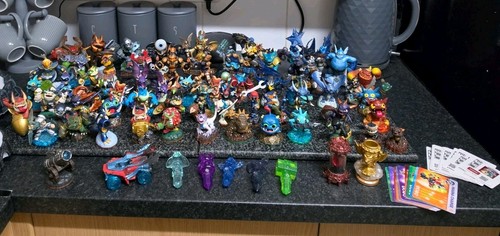 Massive skylanders lot - skylanders, 61