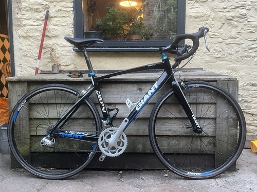 Fully serviced giant defy road - serviced,