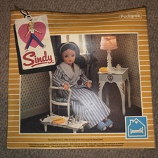 Sindy Bedside Table And Lamp Set boxed