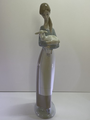 Lladro porcelain figurine girl - lladro,