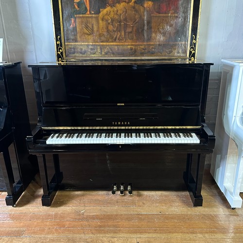 Yamaha upright piano black - u3,