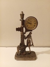 R. De Rivoli Juliana Clock romantic street lamp waiting lady sculpture Umbrella