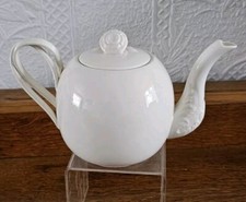 LEEDSWARE POTTERY. ROYAL