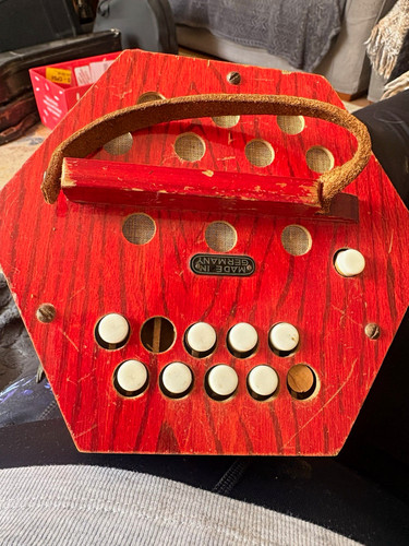 Red wooden button - wooden, 10-button