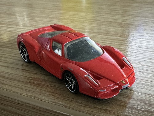 Hot wheels ferrari enzo - ferrari,
