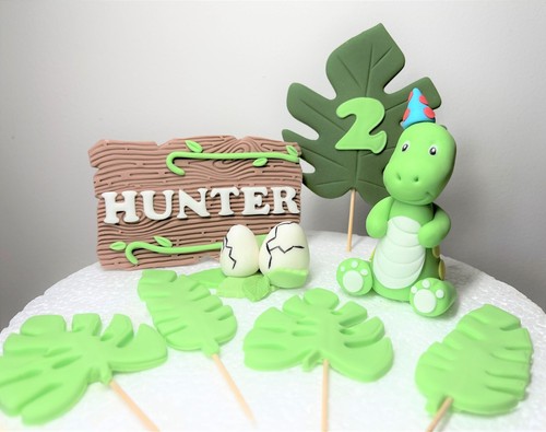 Dinosaur fondant cake - , topper