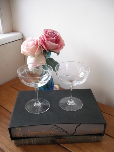 Pair pretty etched - of,