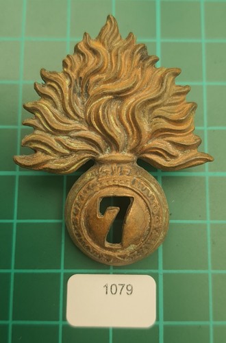 Original cap badge 1079 7th - badge:,