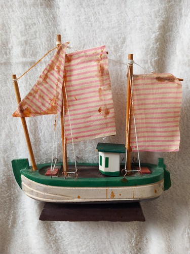 Vintage small wooden model - vintage,