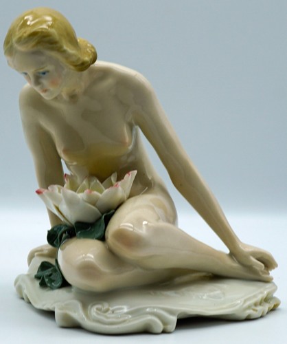 Nude lady figurine - figurine, large