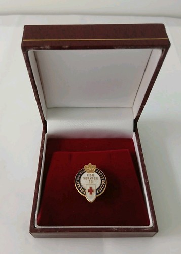 Queens crown the british red - queens,