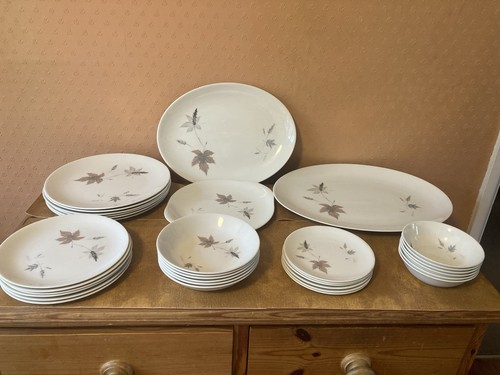 Royal doulton piece set - royal,