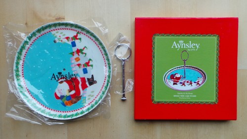 Aynsley santa his elves - santa,