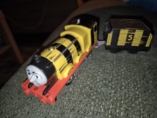 THOMAS & FRIENDS TRACKMASTER MOTORISED BUSY / BUMBLE BEE JAMES