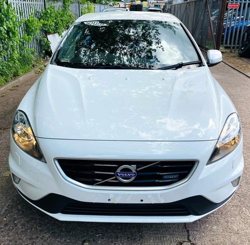 2015 volvo v40 - breaking, t2