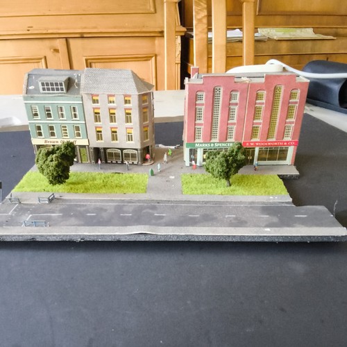 Gauge cardboard buildings - n,