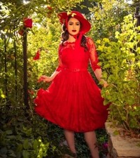 La Femme En Noir Red Lace Prom