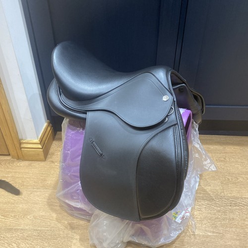 Equerry - 16",