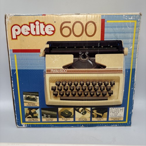 Petite 600 vintage typewriter - 600,
