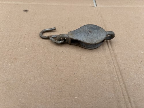 Small hoist pulley with - hoist, hook