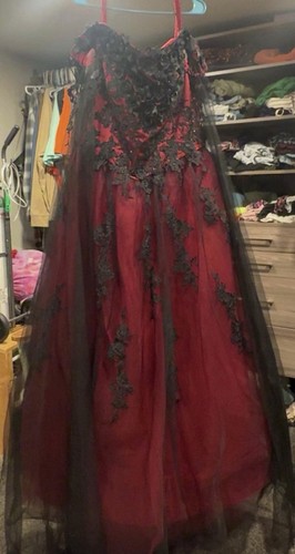 Gothic red and black plus - gothic, size