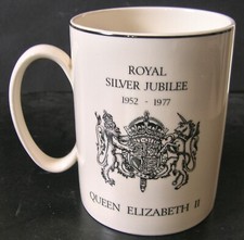 WEDGWOOD ROYAL SILVER JUBILEE MUG DESIGNED BY LORD TONY SNOWDEN, 1977, PERFECT