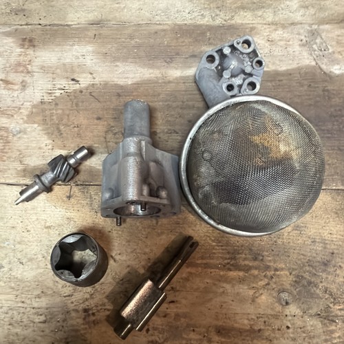 Mgb engine oil pump - pump, with