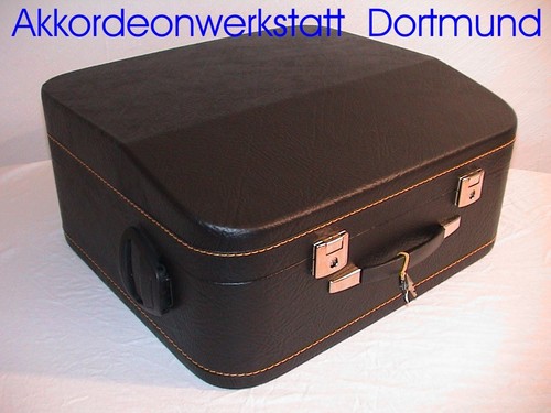 Accordion case with wheels - with,