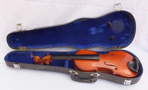 Old unbranded size violin - 1/2,