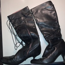 Pied a Terre  black leather