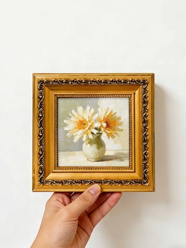 Dahlia bouquet still - still, hand