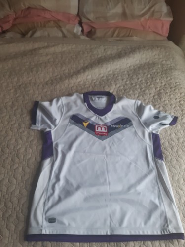 Newcastle thunder shirt large - newcastle,
