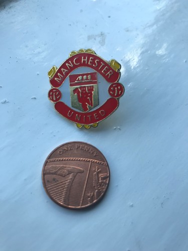 Manchester united pin badge - united,